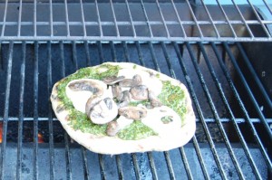 pesto-pizza-on-grill pesto-pizza-on-grill